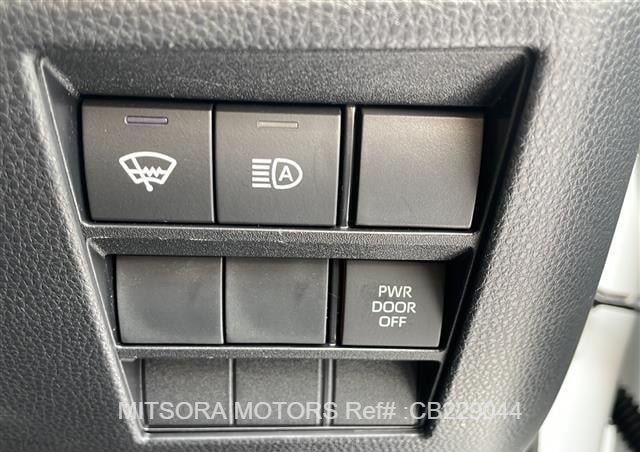 
								2025 TOYOTA NOAH full									