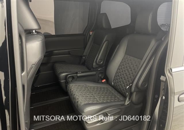
								2023 TOYOTA VOXY BLACK full									