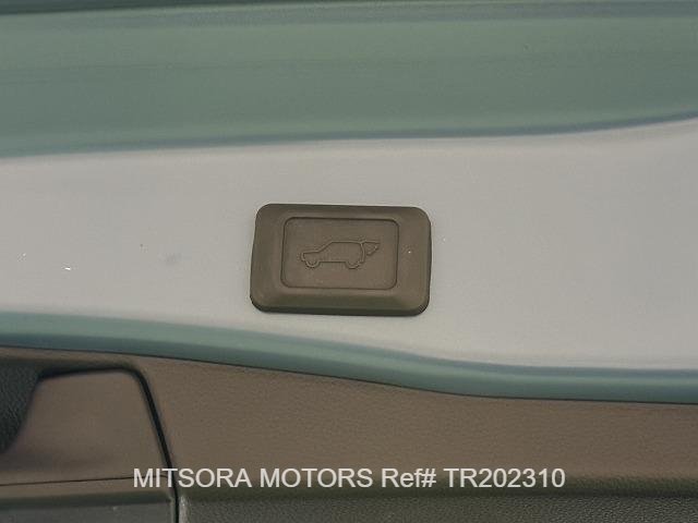 
								2023 TOYOTA RAV4 HYBRID ADVENTURE full									