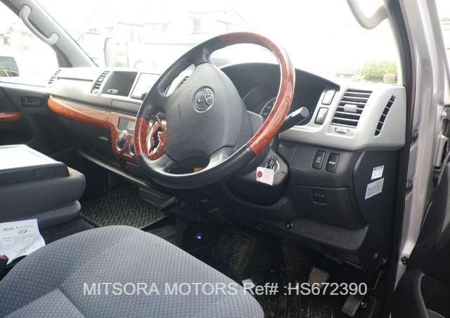 2011 TOYOTA HIACE COMMUTER GLHR