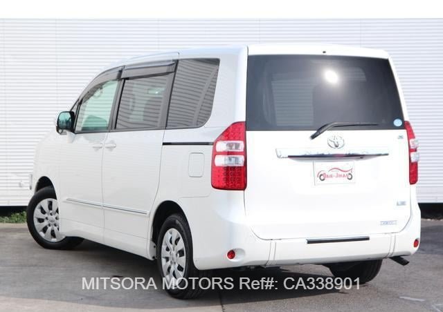 2013 TOYOTA NOAH
