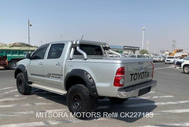 2013 TOYOTA HILUX