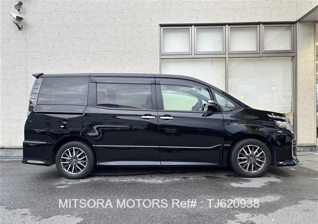 
								2015 TOYOTA VOXY full									