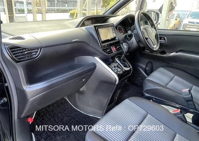 
								2020 TOYOTA VOXY full									