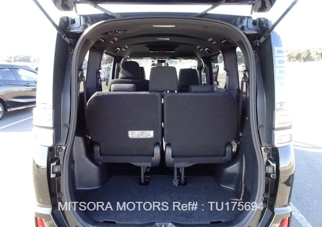 
								2021 TOYOTA VOXY ZS full									