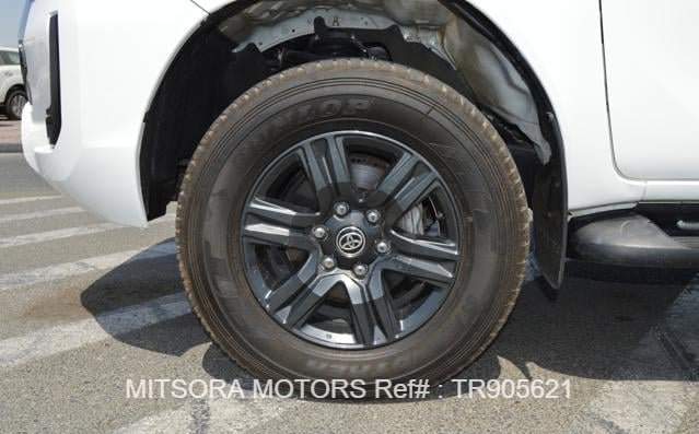 
								2023 TOYOTA HILUX SR5 full									