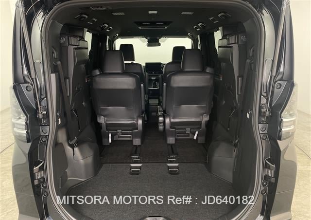 
								2023 TOYOTA VOXY BLACK full									