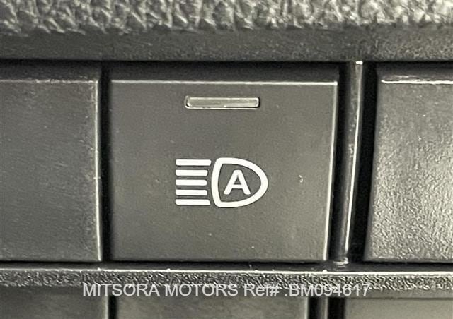 
								2024 TOYOTA VOXY PEARL full									