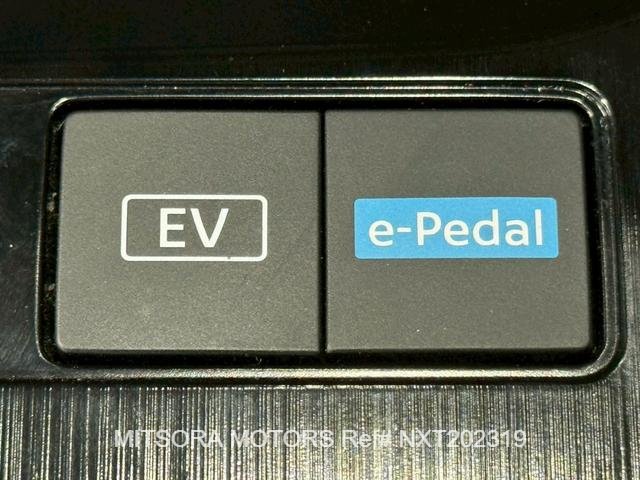 
								NISSAN X-TRAIL G E-4ORCE Grey full									