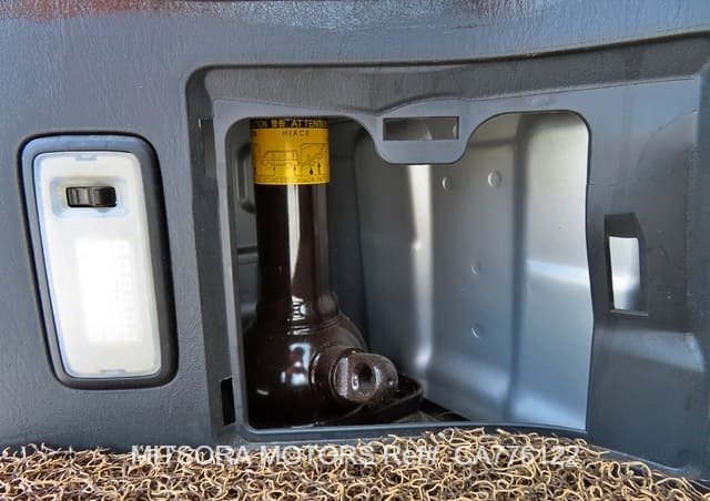 
								2013 TOYOTA HIACE VAN HIROOF AUTO (14 SEATER) full									