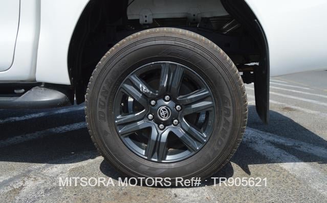 
								2023 TOYOTA HILUX SR5 full									