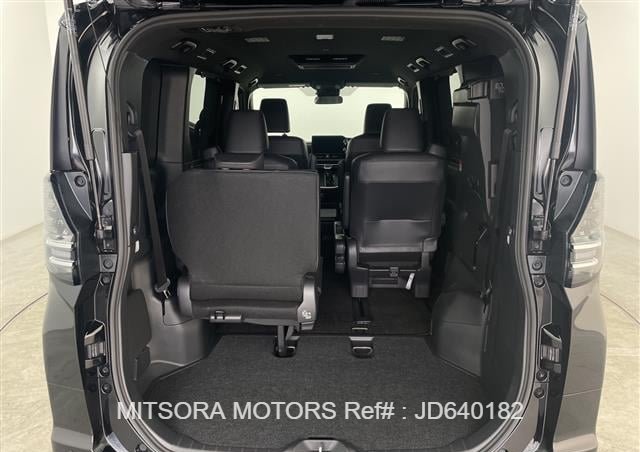 
								2023 TOYOTA VOXY BLACK full									