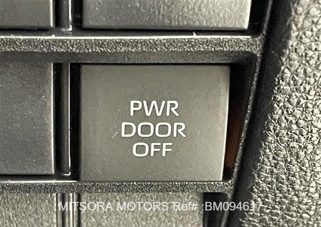 
								2024 TOYOTA VOXY PEARL full									