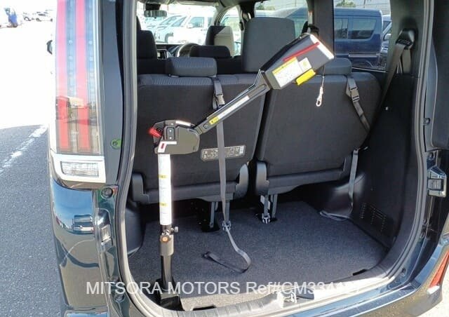 
								2022 TOYOTA NOAH SI full									