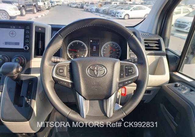 
								2023 TOYOTA HIACE COMMUTER full									