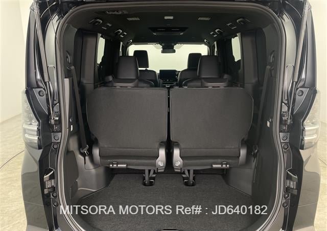 
								2023 TOYOTA VOXY BLACK full									