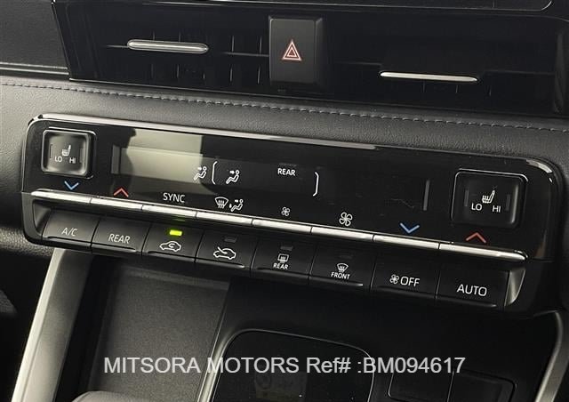 
								2024 TOYOTA VOXY PEARL full									