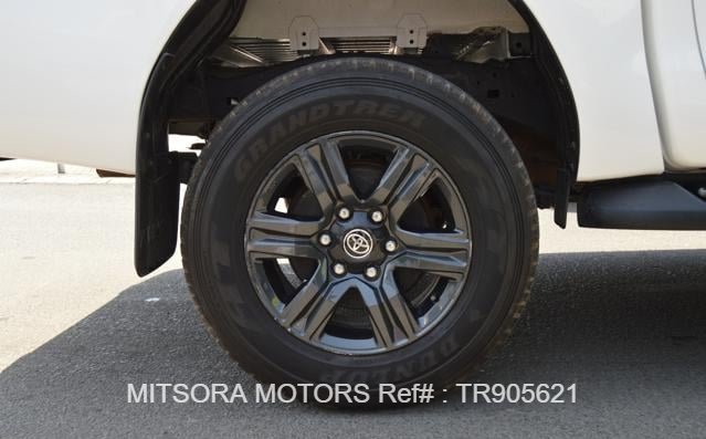 
								2023 TOYOTA HILUX SR5 full									
