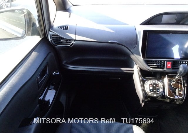 
								2021 TOYOTA VOXY ZS full									