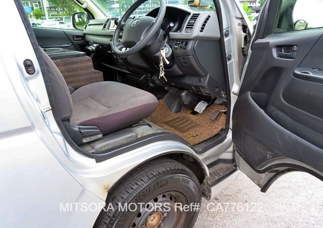 
								2013 TOYOTA HIACE VAN HIROOF AUTO (14 SEATER) full									