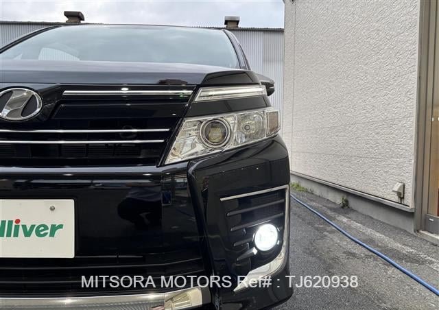 
								2015 TOYOTA VOXY full									