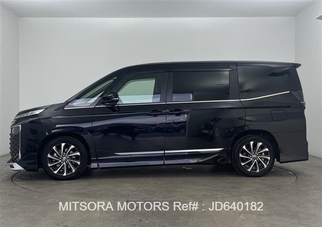 
								2023 TOYOTA VOXY BLACK full									