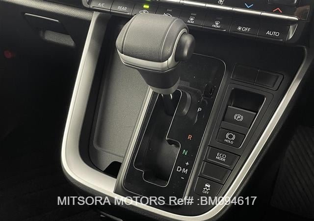 
								2024 TOYOTA VOXY PEARL full									