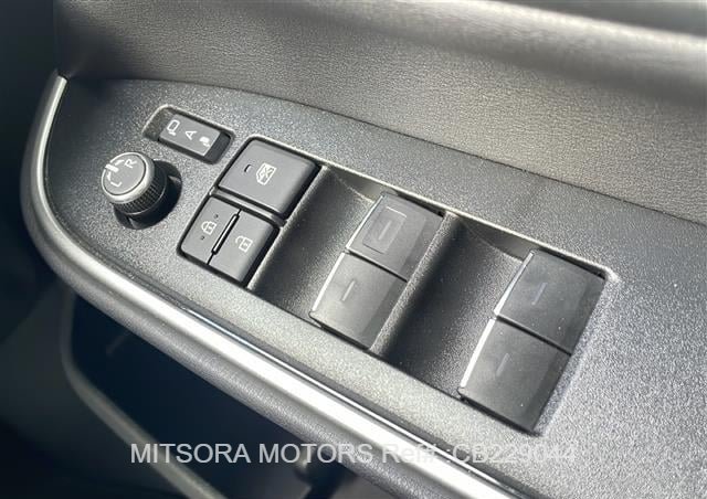 
								2025 TOYOTA NOAH full									