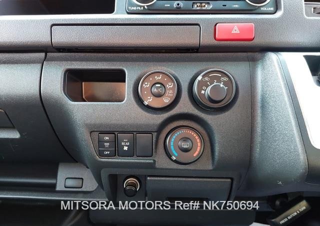 
								2015 TOYOTA HIACE COMMUTER full									