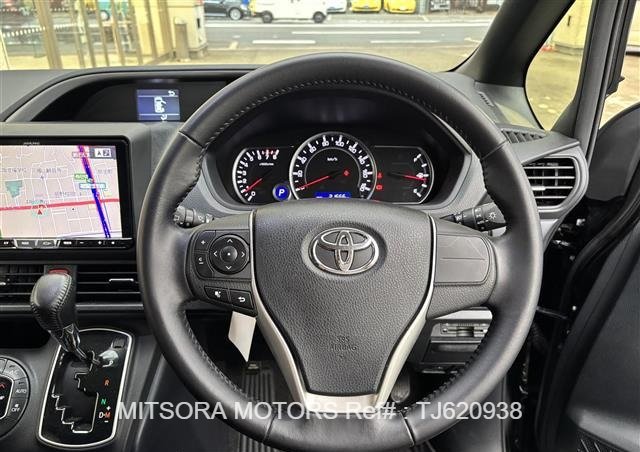 
								2015 TOYOTA VOXY full									