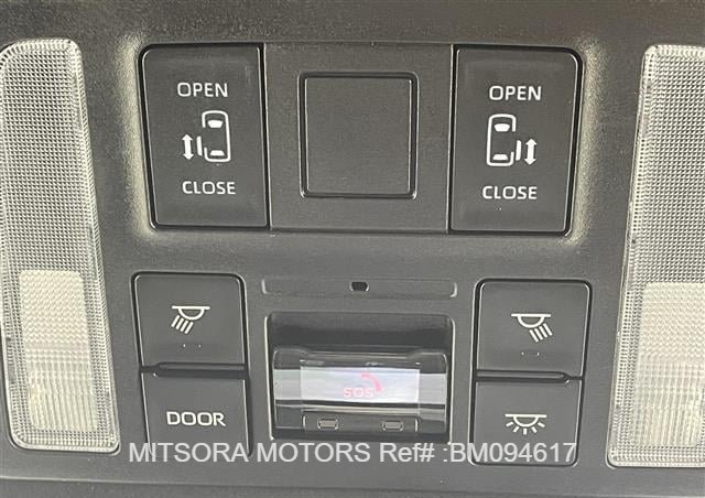 
								2024 TOYOTA VOXY PEARL full									