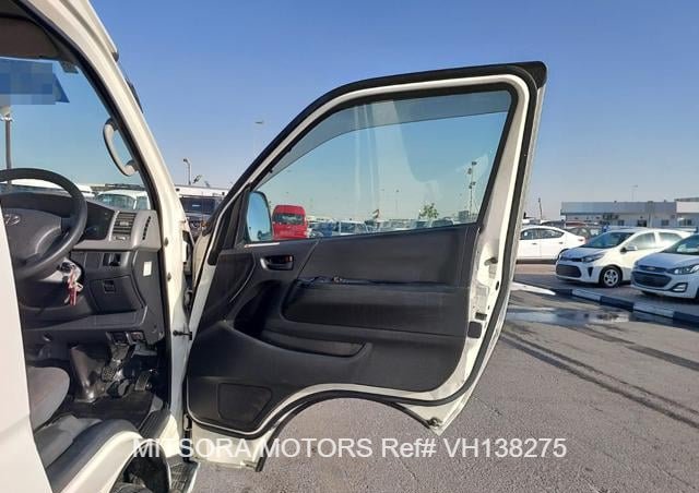 
								2015 TOYOTA HIACE COMMUTER full									