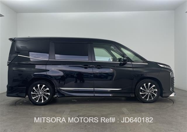 
								2023 TOYOTA VOXY BLACK full									