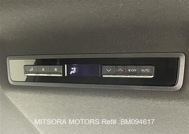 
								2024 TOYOTA VOXY PEARL full									