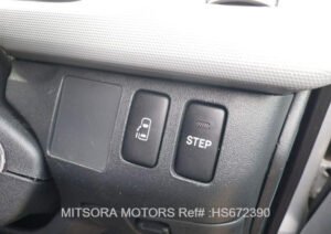 2011 TOYOTA HIACE COMMUTER GLHR