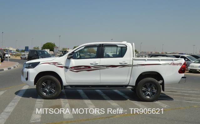 2023 TOYOTA HILUX SR5