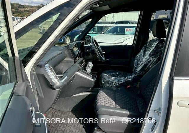 2023 TOYOTA VOXY PEARL