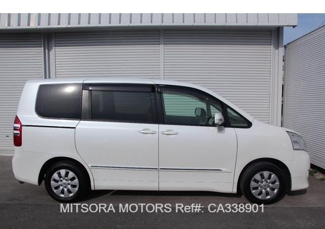 2013 TOYOTA NOAH