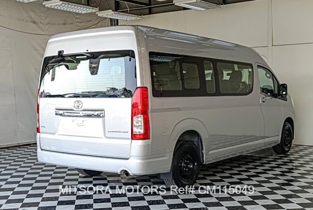 2026 TOYOTA HIACE COMMUTER 2.8 AT