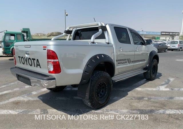 2013 TOYOTA HILUX