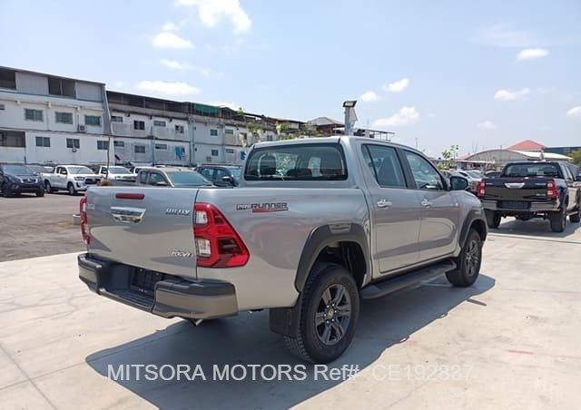 2023 TOYOTA HILUX 2.4