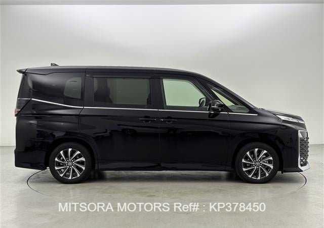 
								2023 TOYOTA VOXY full									