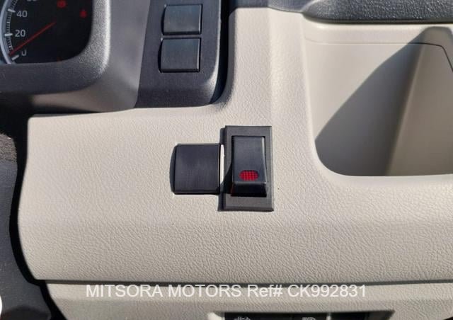 
								2023 TOYOTA HIACE COMMUTER full									