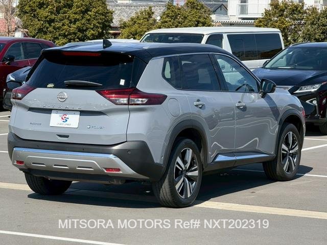 
								NISSAN X-TRAIL G E-4ORCE Grey full									