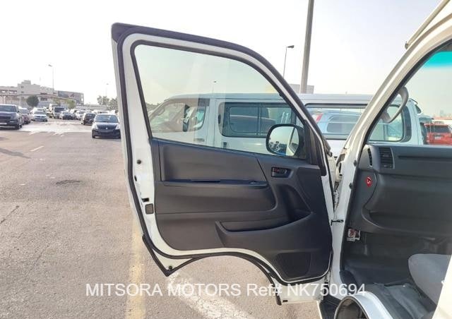 
								2015 TOYOTA HIACE COMMUTER full									