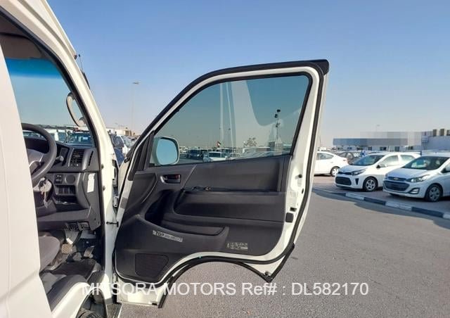 
								2014 TOYOTA HIACE COMMUTER full									