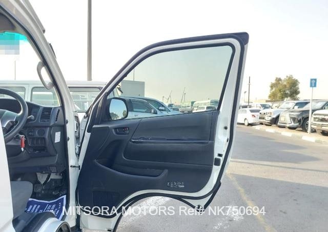 
								2015 TOYOTA HIACE COMMUTER full									