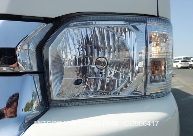 
								2015 TOYOTA HIACE COMMUTER full									