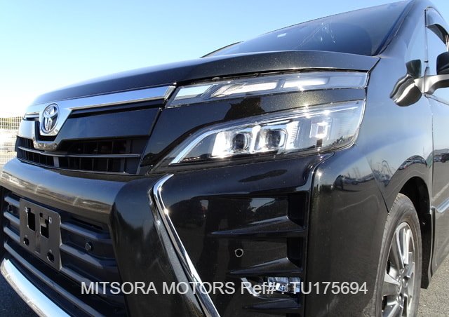 
								2021 TOYOTA VOXY ZS full									