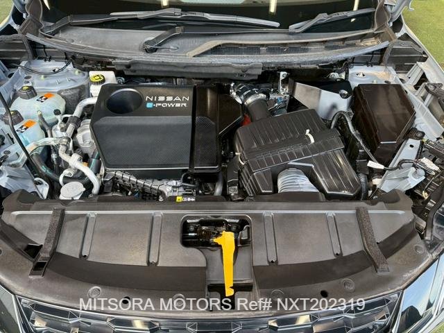 
								NISSAN X-TRAIL G E-4ORCE Grey full									